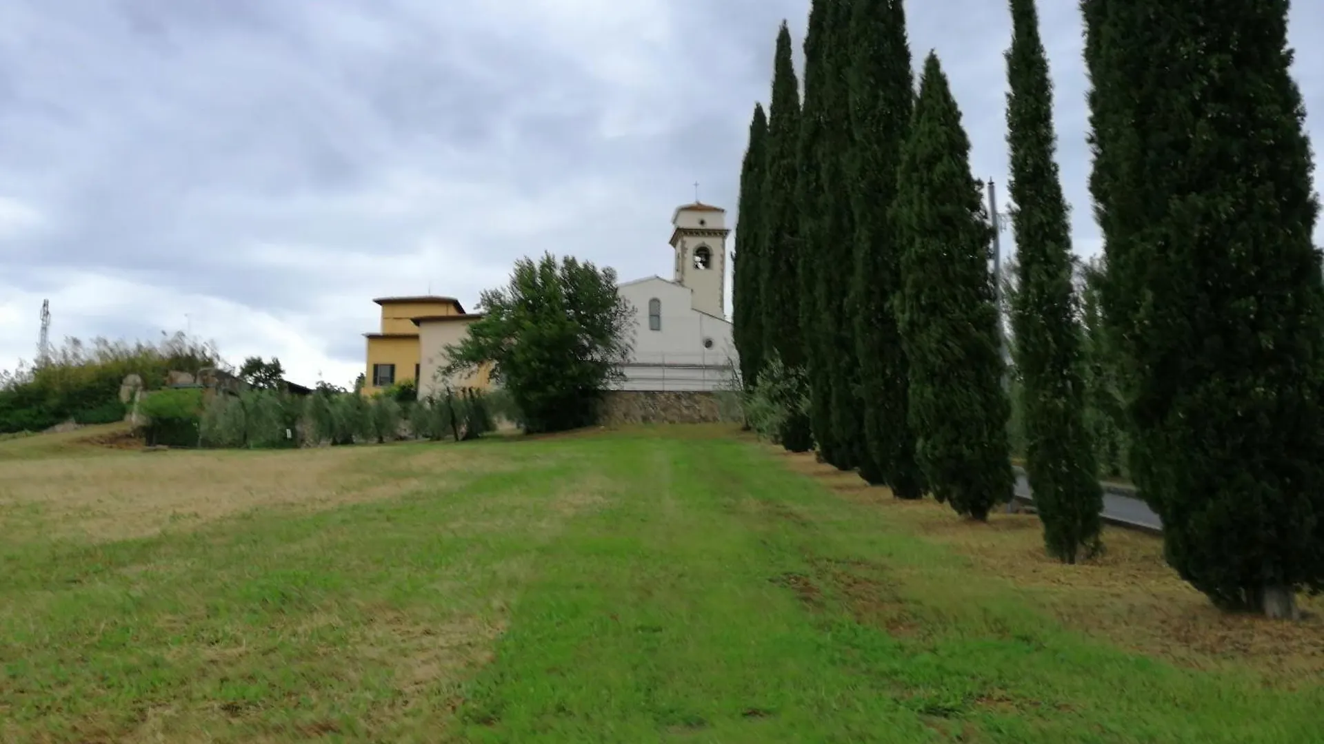 Open Space Nel Parco Con Parcheggio Gratuito Florencia Italia